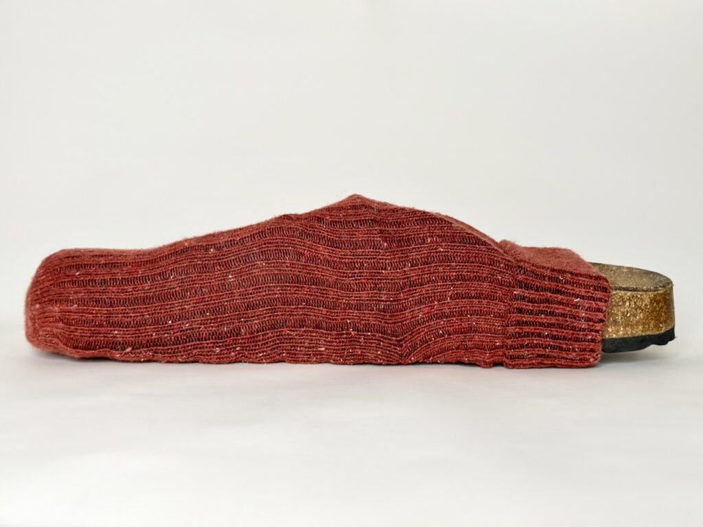 Socke, in der ein Pantoffel steckt