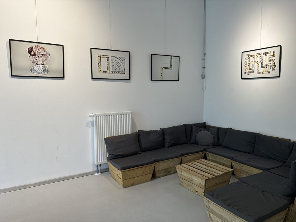 Ausstellungsansicht: Sitzecke